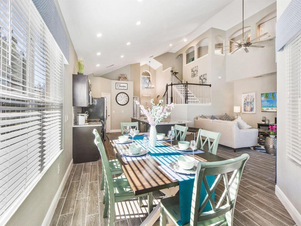 Six-Bedroom House,1072817752:JPEG